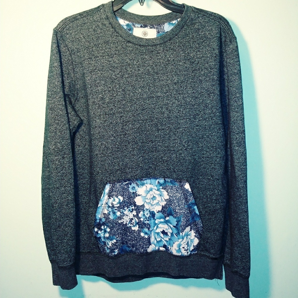 On The Byas Women Black and gray Sweater Sz M